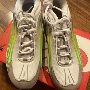 Sneakers… KD.., Nike…Airmax